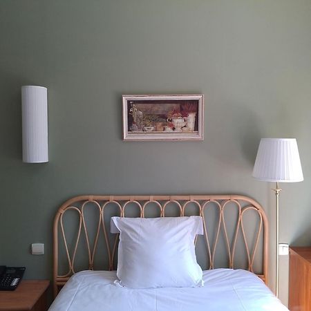 Hostellerie Du Lys Lamorlaye エクステリア 写真