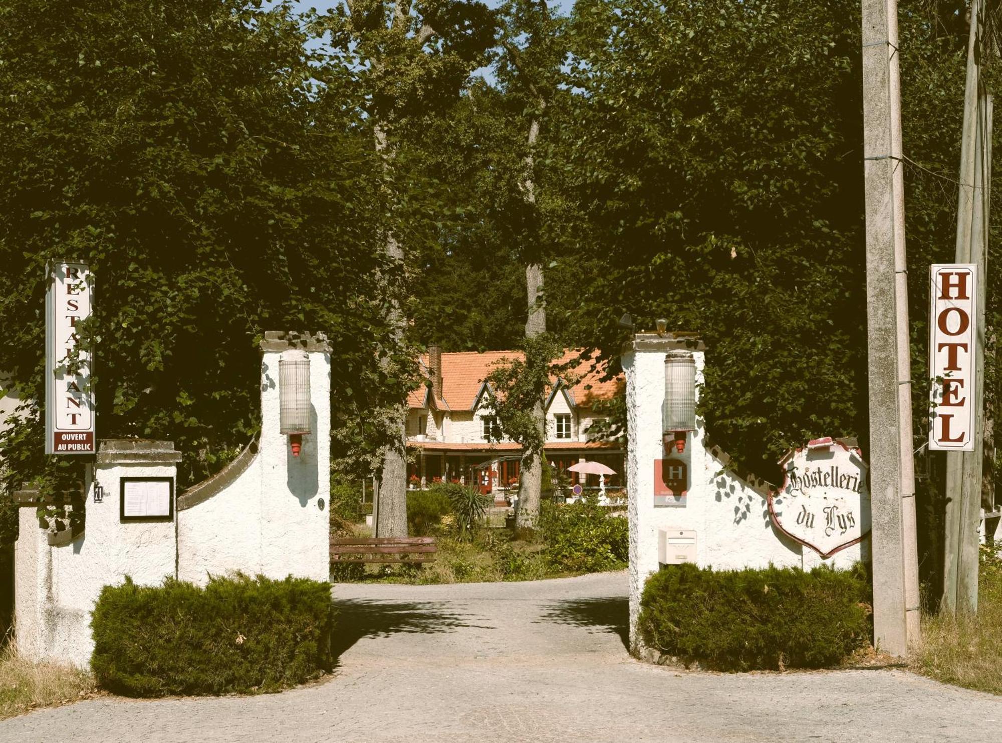 Hostellerie Du Lys Lamorlaye エクステリア 写真