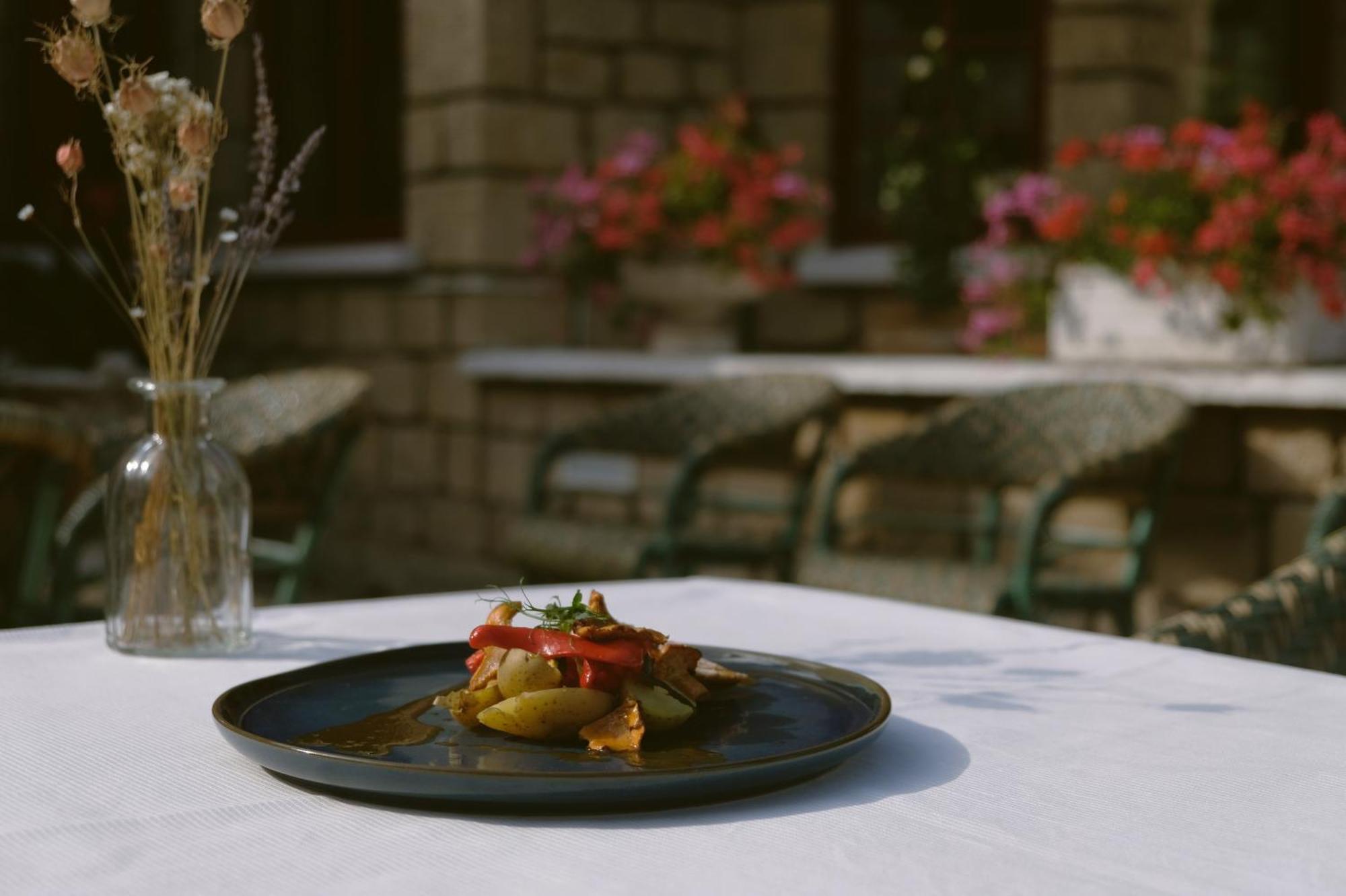 Hostellerie Du Lys Lamorlaye エクステリア 写真