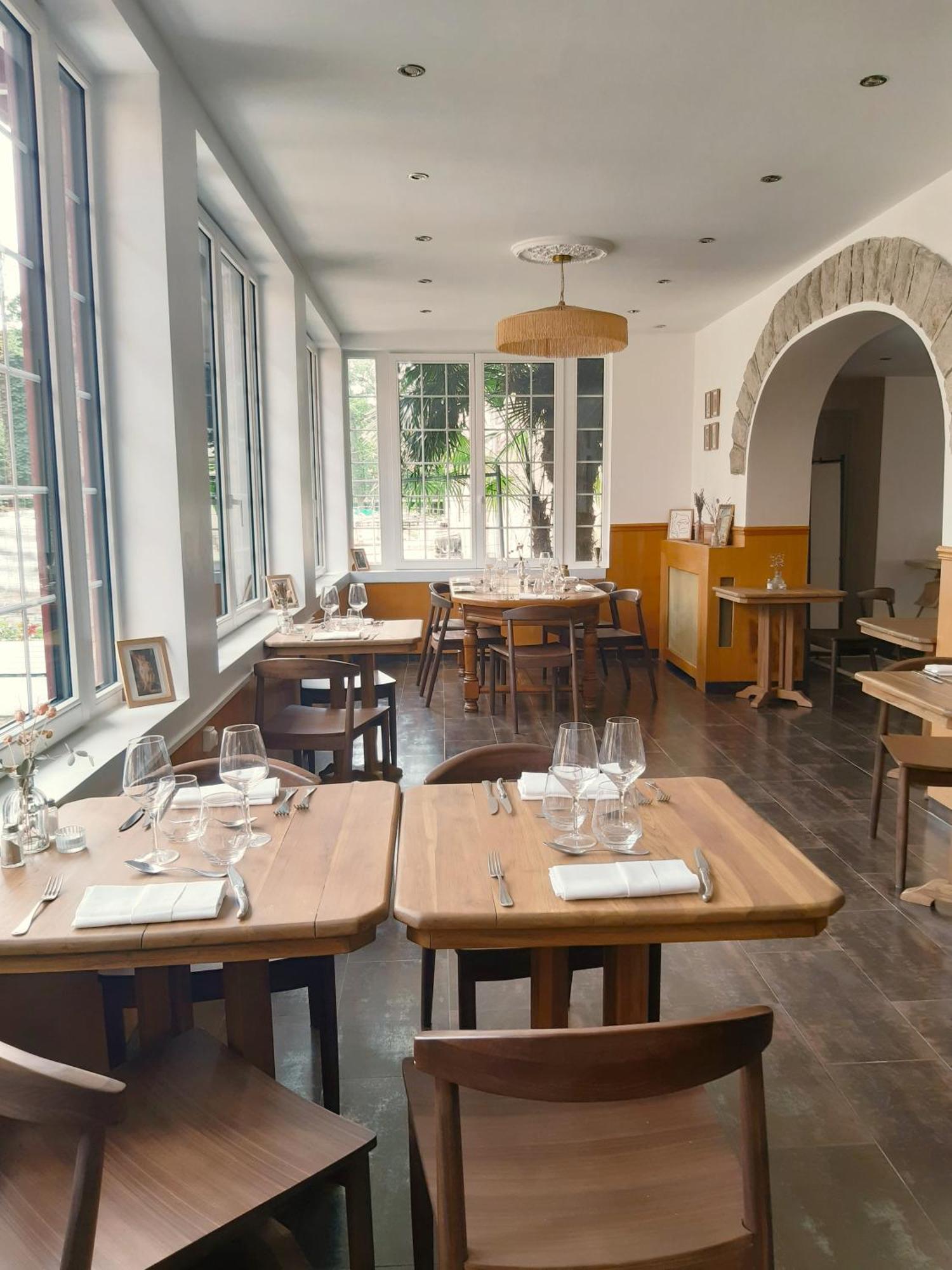 Hostellerie Du Lys Lamorlaye エクステリア 写真