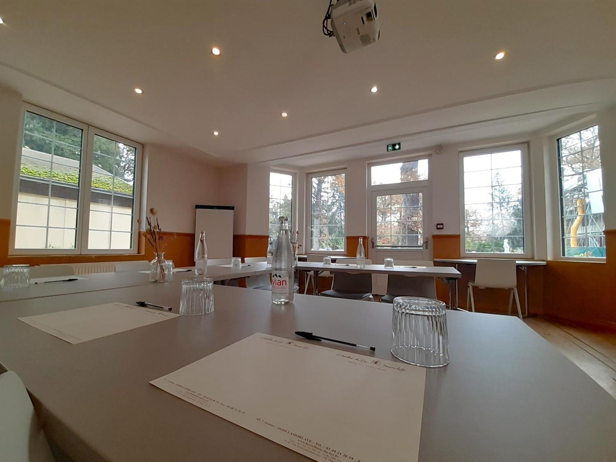 Hostellerie Du Lys Lamorlaye エクステリア 写真