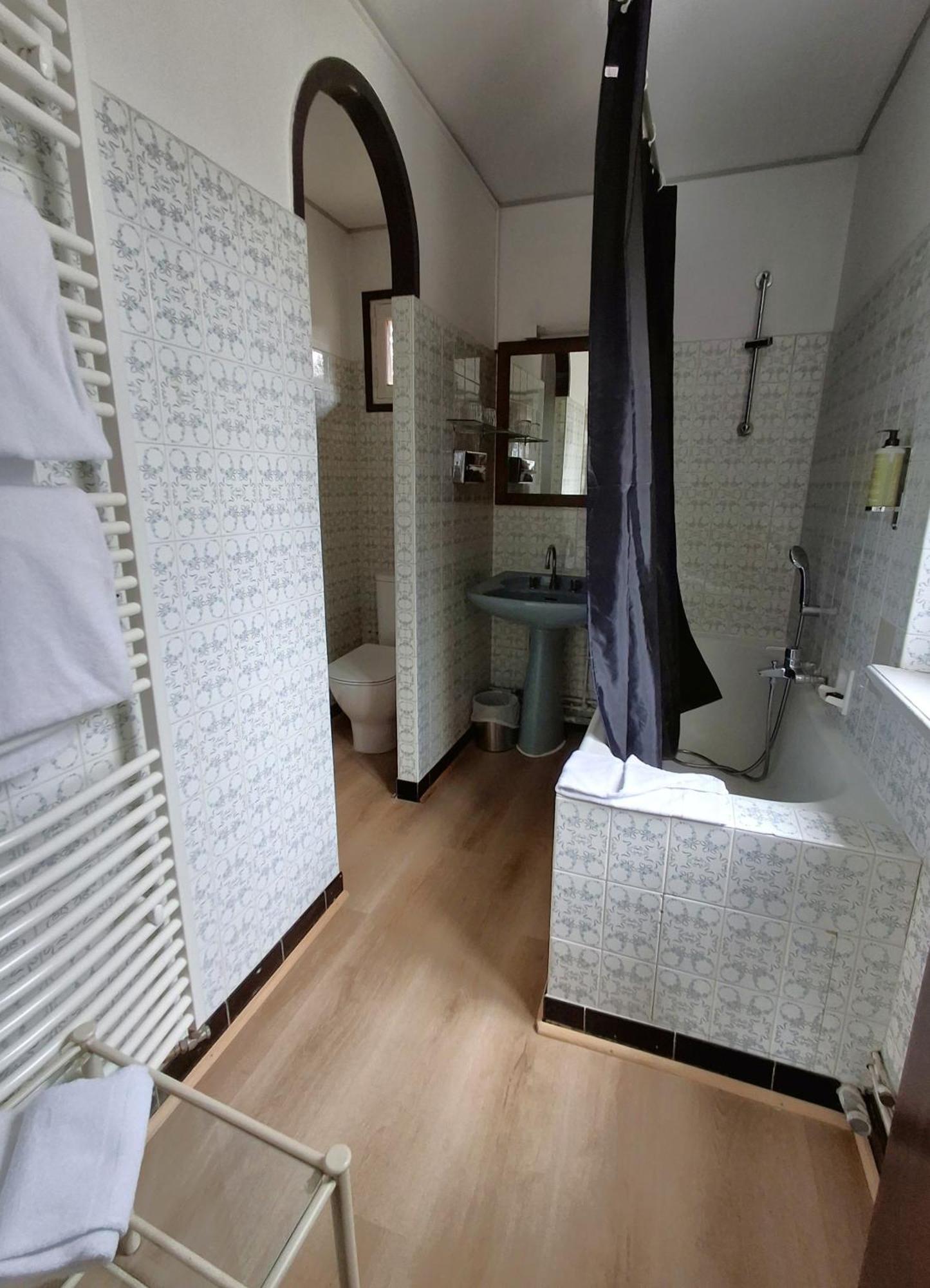 Hostellerie Du Lys Lamorlaye エクステリア 写真