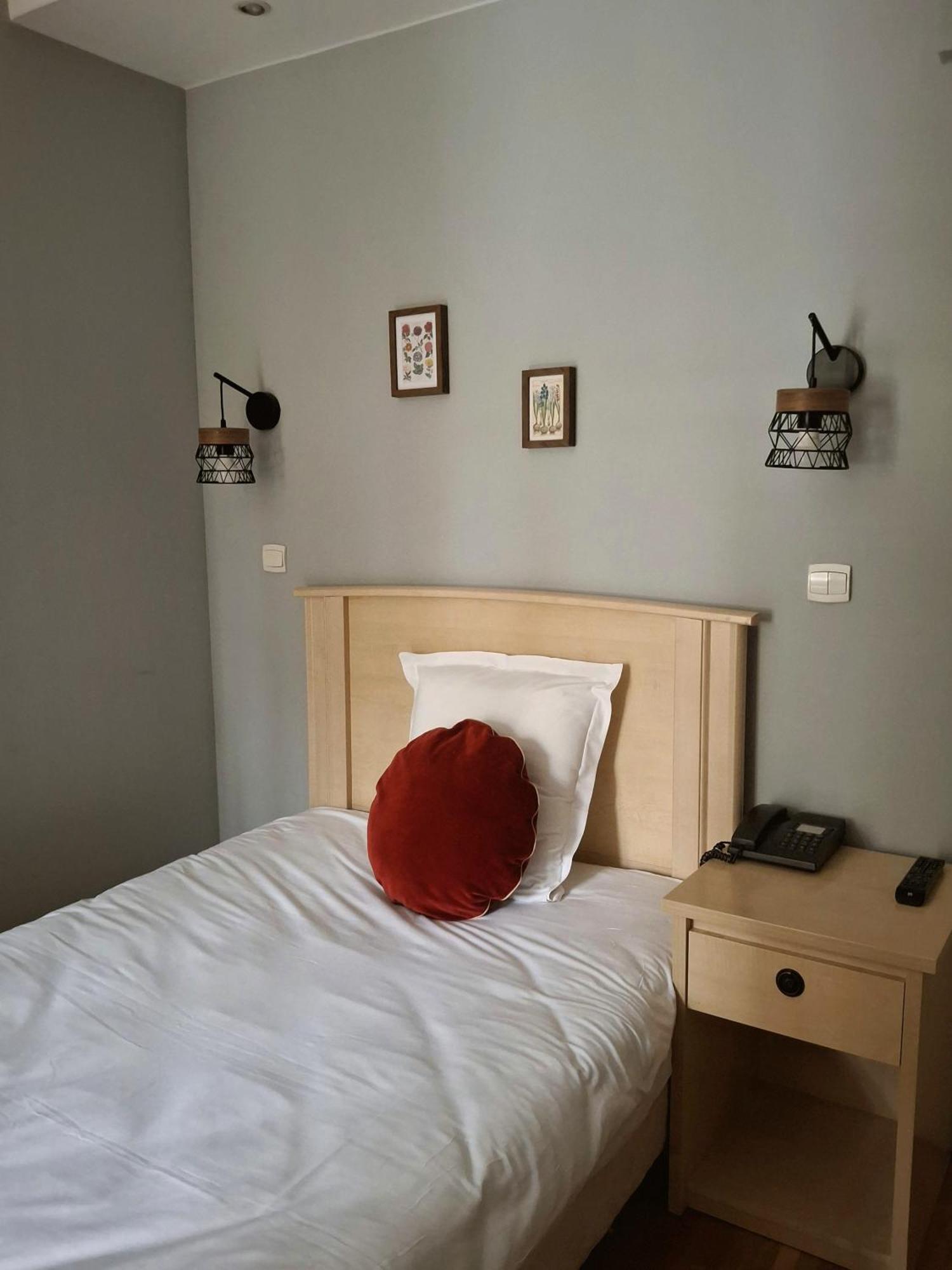 Hostellerie Du Lys Lamorlaye エクステリア 写真