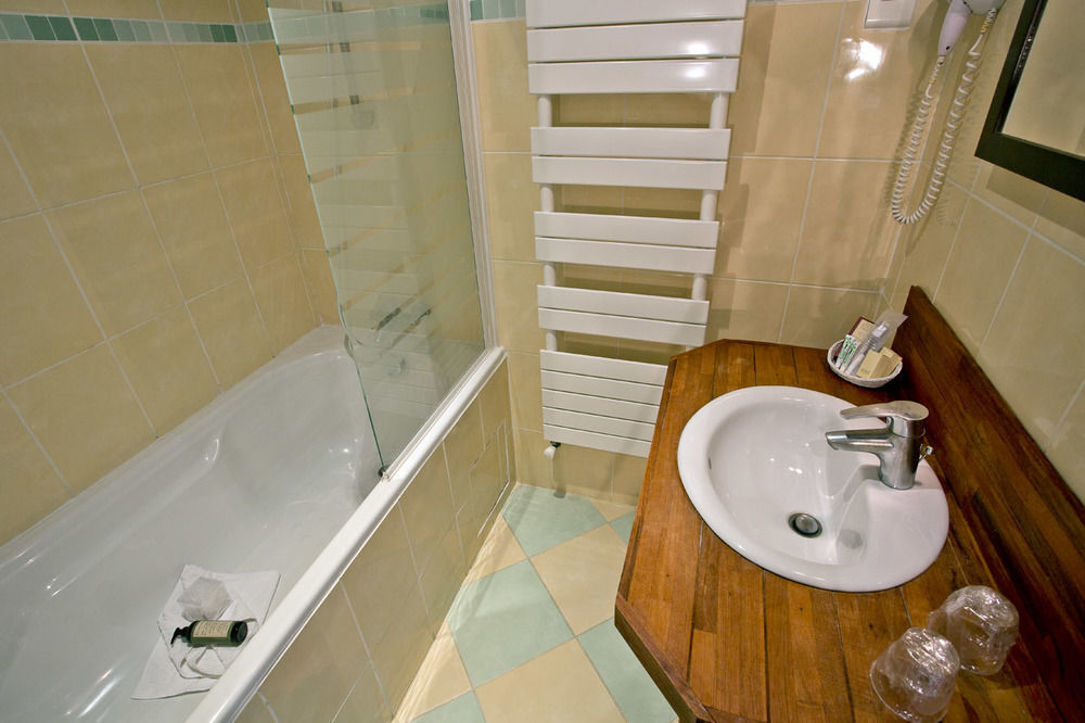 Hostellerie Du Lys Lamorlaye エクステリア 写真