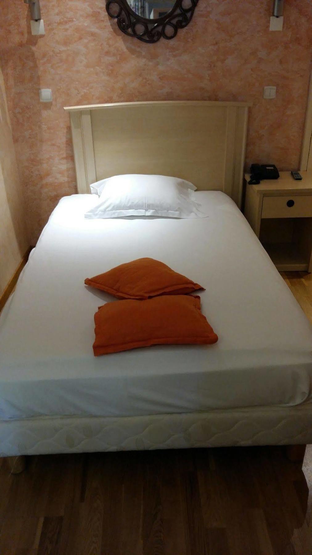 Hostellerie Du Lys Lamorlaye エクステリア 写真