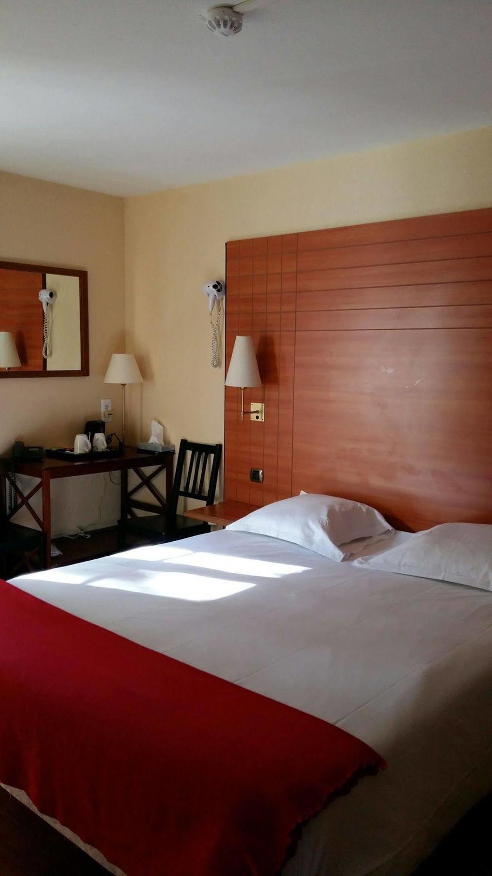 Hostellerie Du Lys Lamorlaye エクステリア 写真