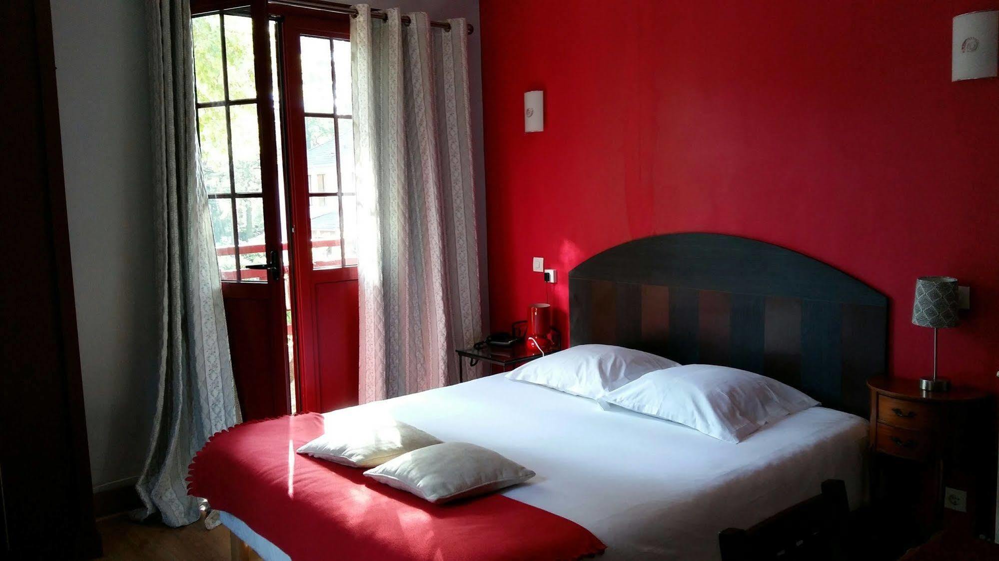 Hostellerie Du Lys Lamorlaye エクステリア 写真
