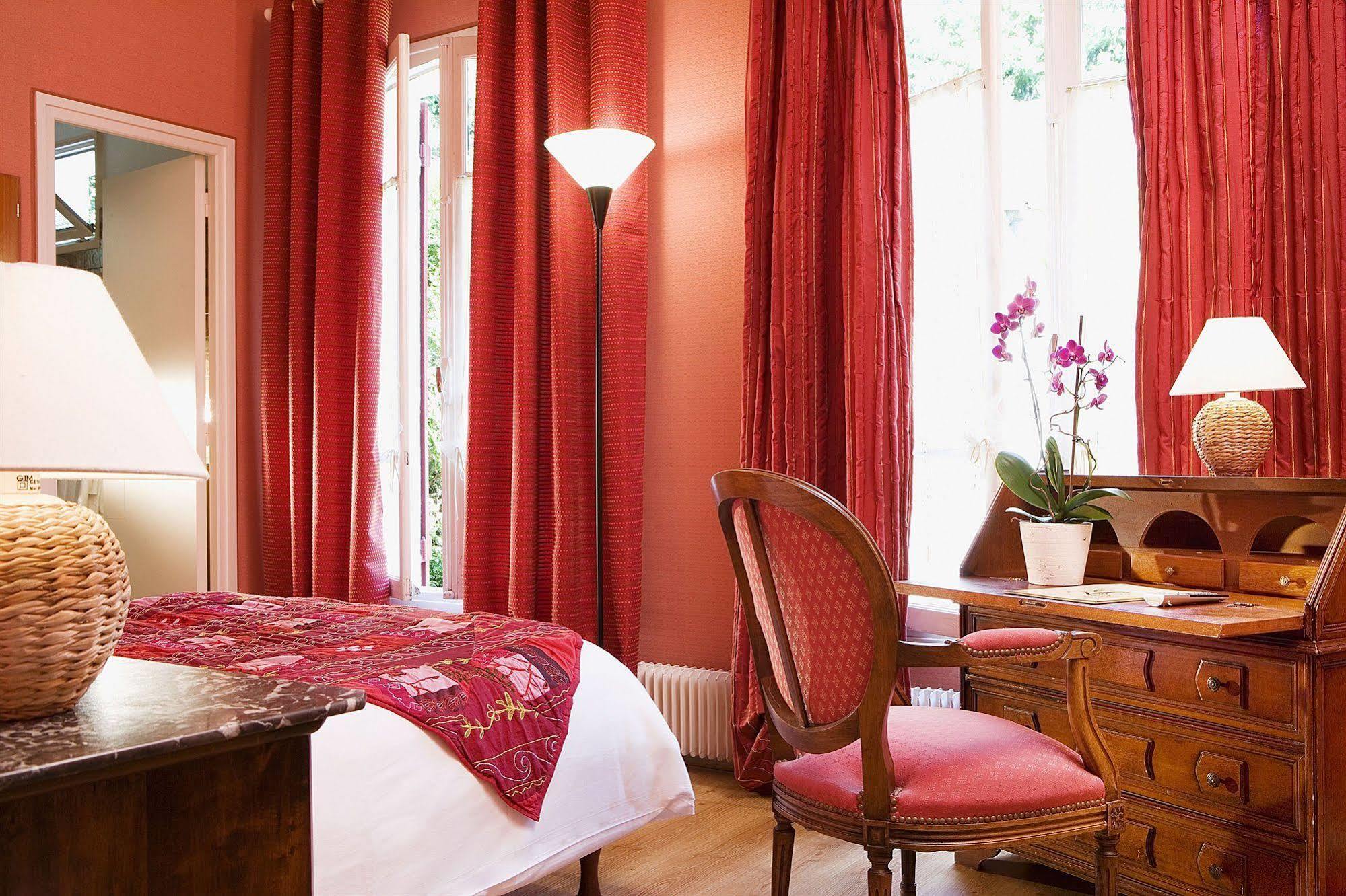 Hostellerie Du Lys Lamorlaye エクステリア 写真
