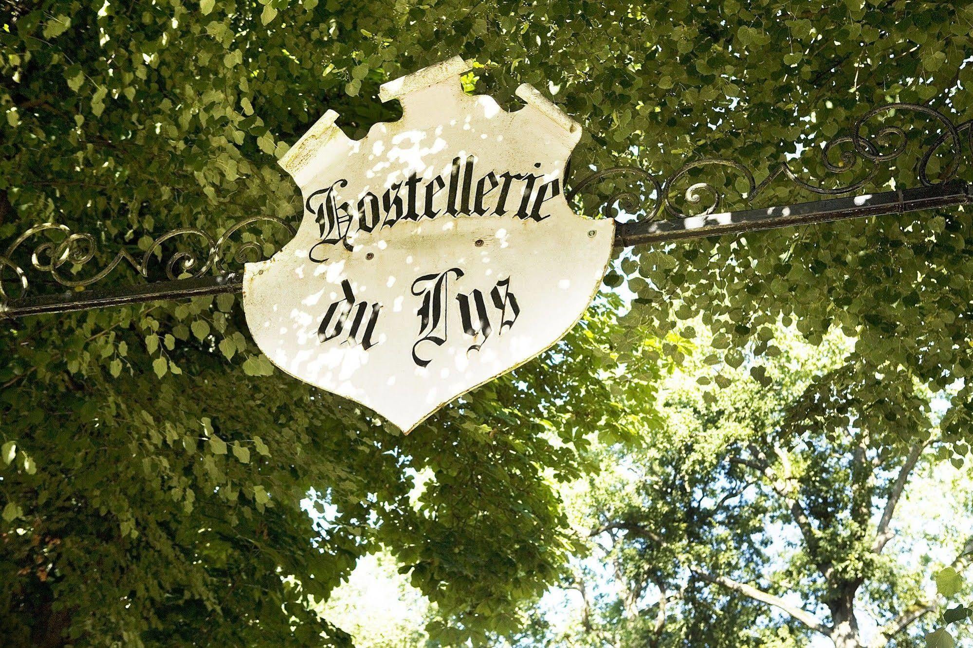 Hostellerie Du Lys Lamorlaye エクステリア 写真