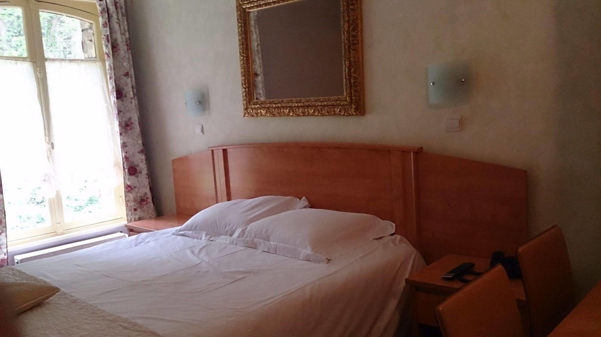 Hostellerie Du Lys Lamorlaye エクステリア 写真