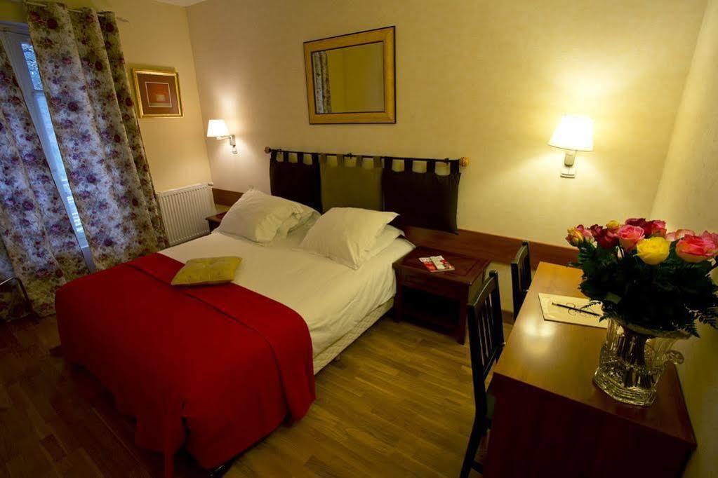 Hostellerie Du Lys Lamorlaye エクステリア 写真